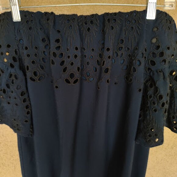 GIBSON + LATIMER Off The Shoulder Eyelet Lace Flutter Sleeve Navy Blouse M - Picture 3 of 14